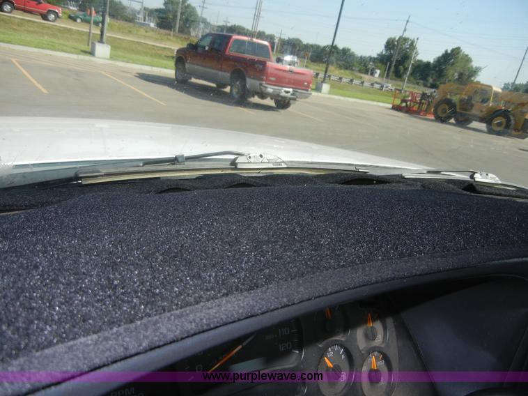 image for item A9798 2004 Chevrolet Silverado C2500HD pickup truck