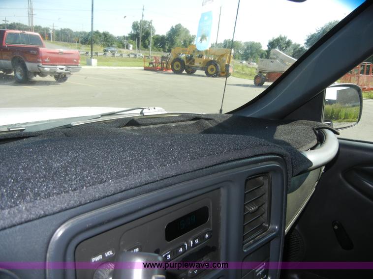 image for item A9798 2004 Chevrolet Silverado C2500HD pickup truck