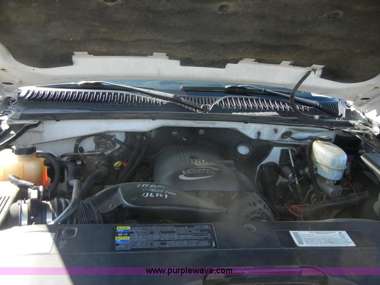 image for item A9798 2004 Chevrolet Silverado C2500HD pickup truck