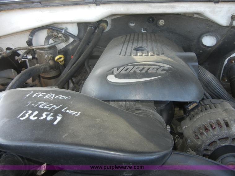 image for item A9798 2004 Chevrolet Silverado C2500HD pickup truck