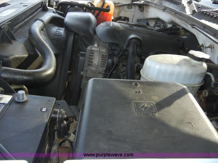 image for item A9798 2004 Chevrolet Silverado C2500HD pickup truck