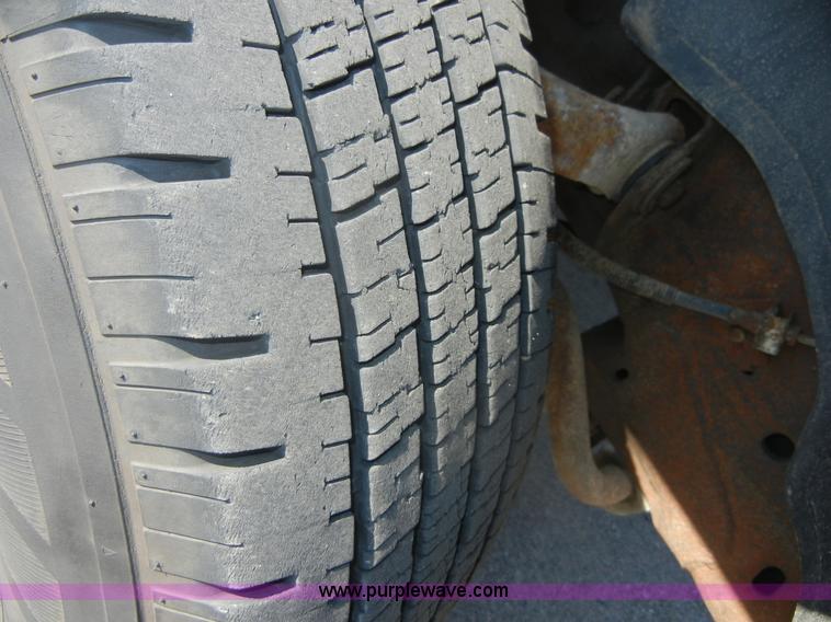 image for item A9798 2004 Chevrolet Silverado C2500HD pickup truck