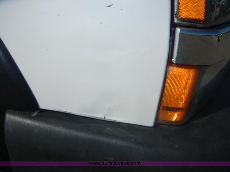 image for item A9798 2004 Chevrolet Silverado C2500HD pickup truck