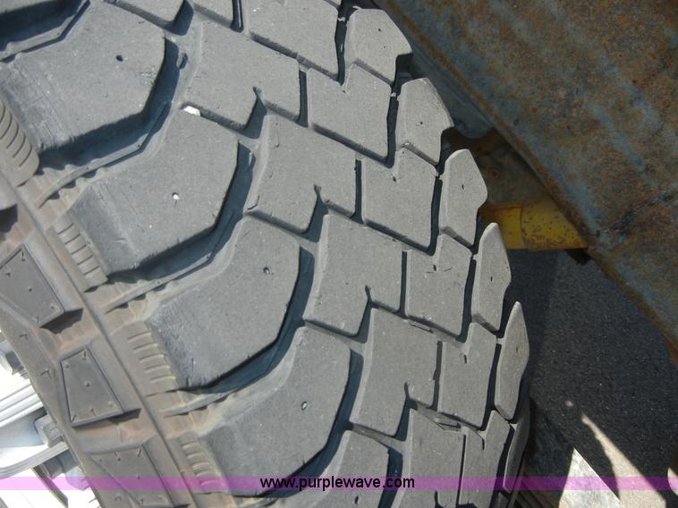 image for item A9798 2004 Chevrolet Silverado C2500HD pickup truck