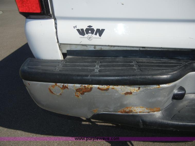 image for item A9798 2004 Chevrolet Silverado C2500HD pickup truck