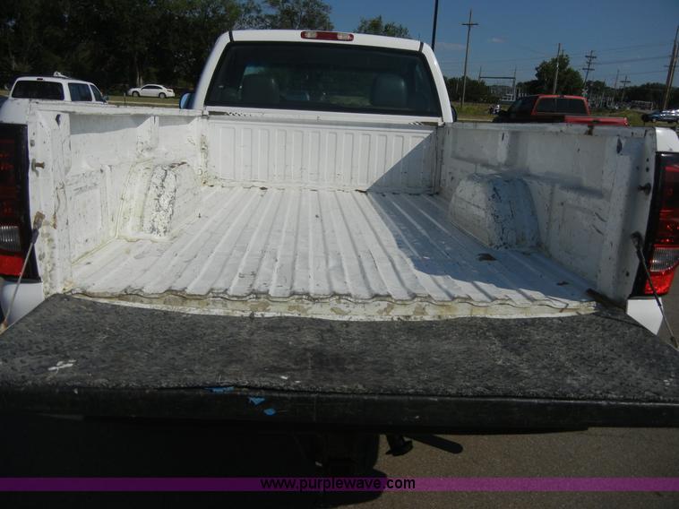 image for item A9798 2004 Chevrolet Silverado C2500HD pickup truck