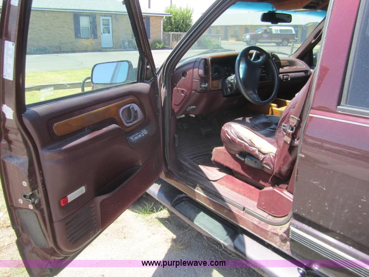 image for item C9751 1995 Chevrolet Suburban K2500 SUV