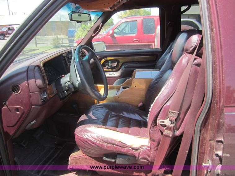 image for item C9751 1995 Chevrolet Suburban K2500 SUV