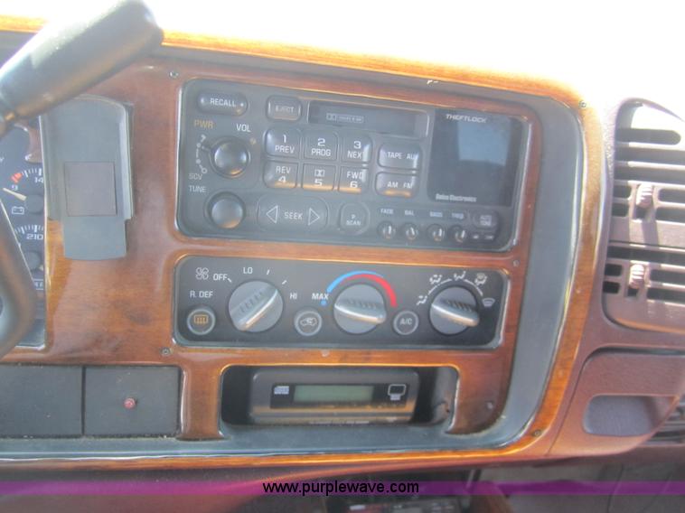 image for item C9751 1995 Chevrolet Suburban K2500 SUV