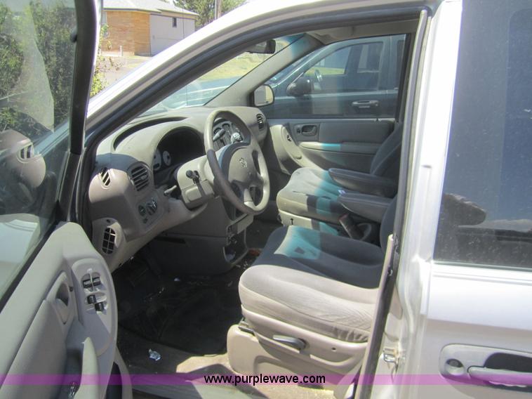 image for item C9752 2001 Dodge Caravan SE mini van