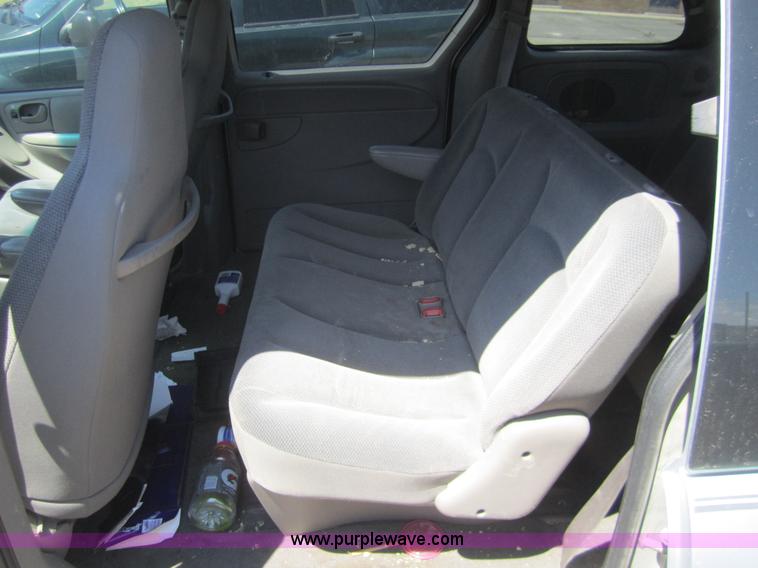 image for item C9752 2001 Dodge Caravan SE mini van