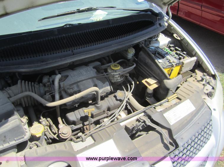 image for item C9752 2001 Dodge Caravan SE mini van