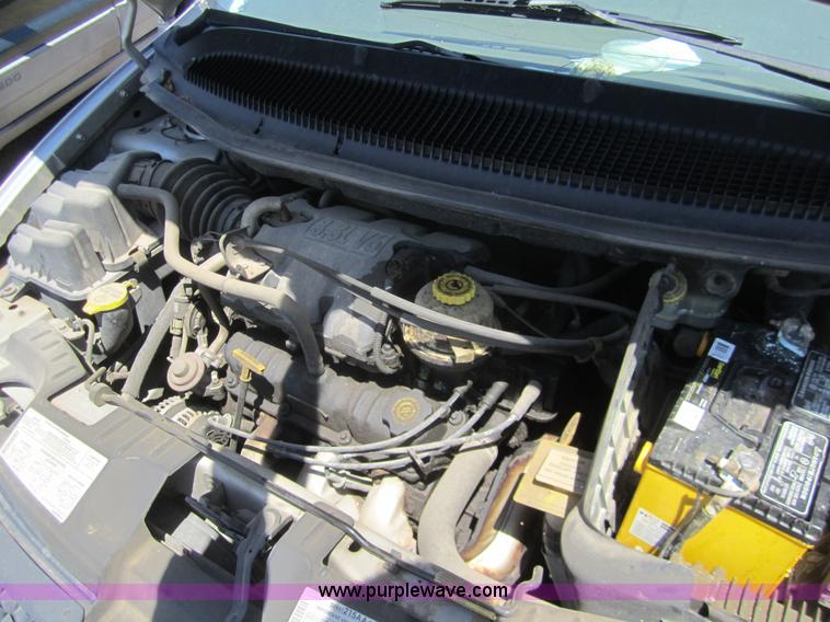 image for item C9752 2001 Dodge Caravan SE mini van