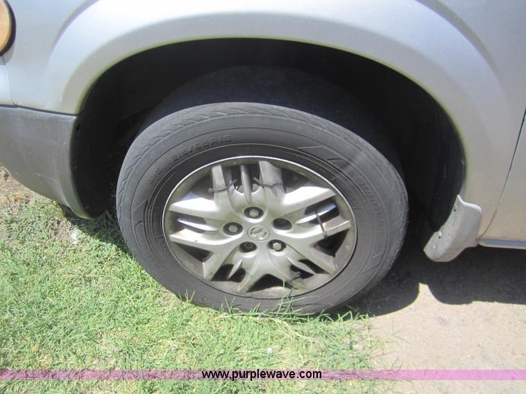 image for item C9752 2001 Dodge Caravan SE mini van