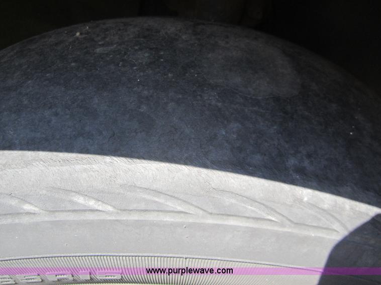 image for item C9752 2001 Dodge Caravan SE mini van