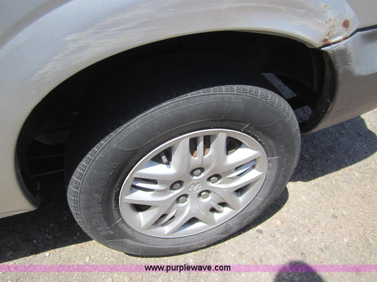 image for item C9752 2001 Dodge Caravan SE mini van