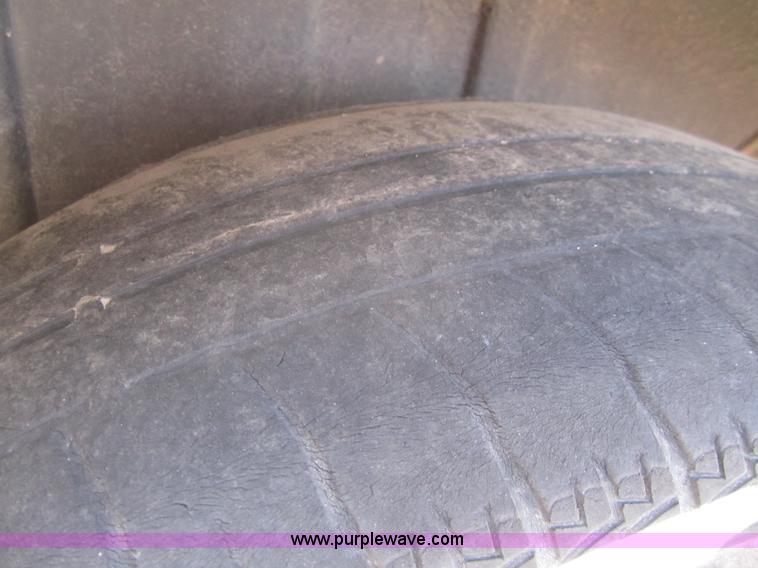 image for item C9752 2001 Dodge Caravan SE mini van