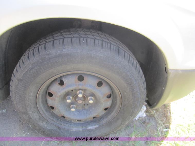 image for item C9752 2001 Dodge Caravan SE mini van