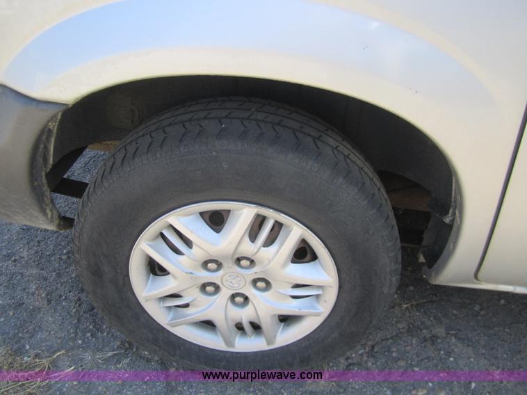 image for item C9752 2001 Dodge Caravan SE mini van
