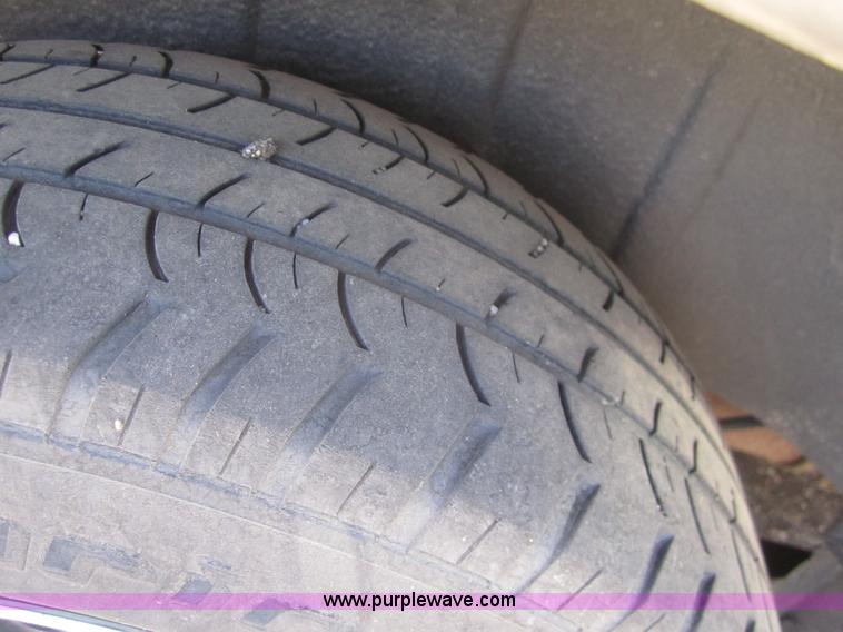 image for item C9752 2001 Dodge Caravan SE mini van