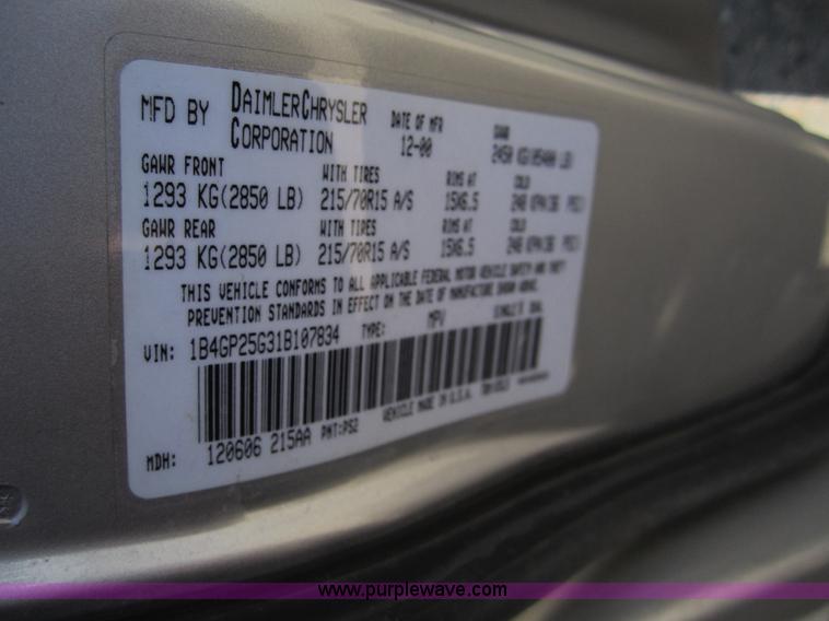 image for item C9752 2001 Dodge Caravan SE mini van