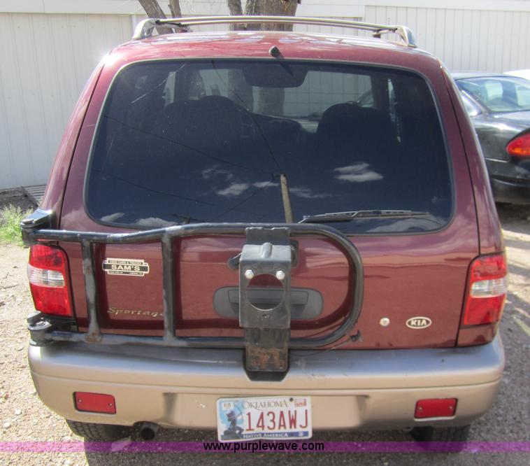 image for item C9753 2002 Kia Sportage SUV