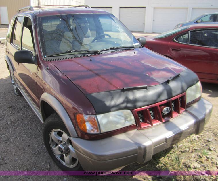 image for item C9753 2002 Kia Sportage SUV