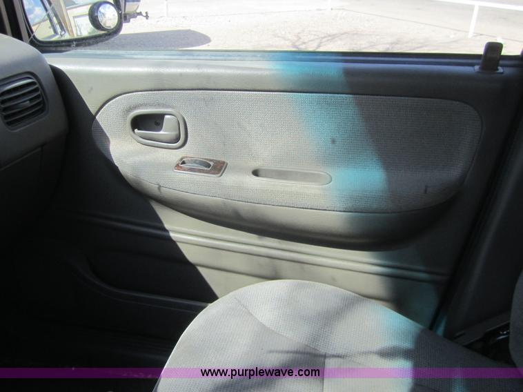 image for item C9753 2002 Kia Sportage SUV