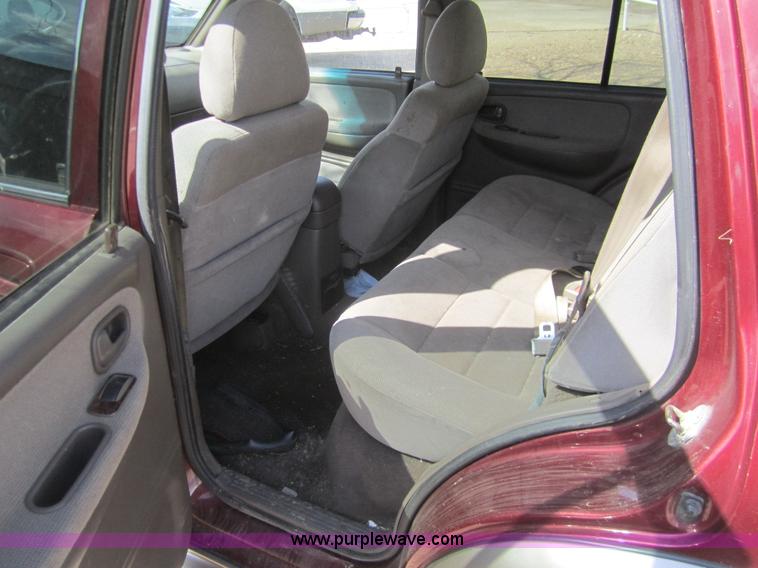 image for item C9753 2002 Kia Sportage SUV