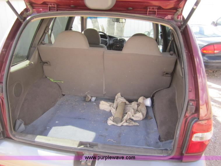 image for item C9753 2002 Kia Sportage SUV