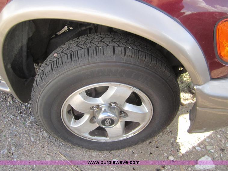 image for item C9753 2002 Kia Sportage SUV