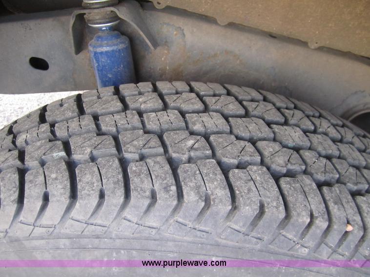 image for item C9753 2002 Kia Sportage SUV