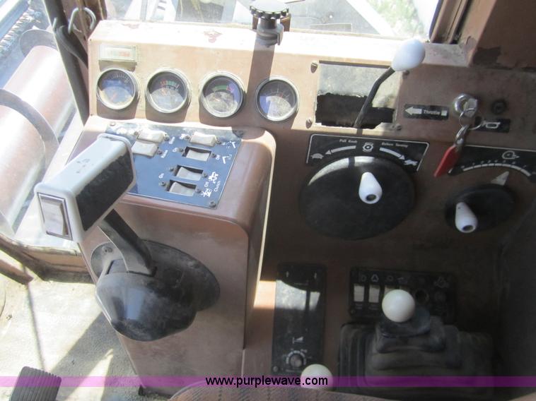 image for item A3801 1983 Gleaner L3 combine