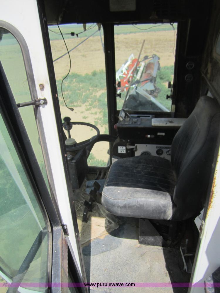 image for item A3817 1976 Gleaner L combine