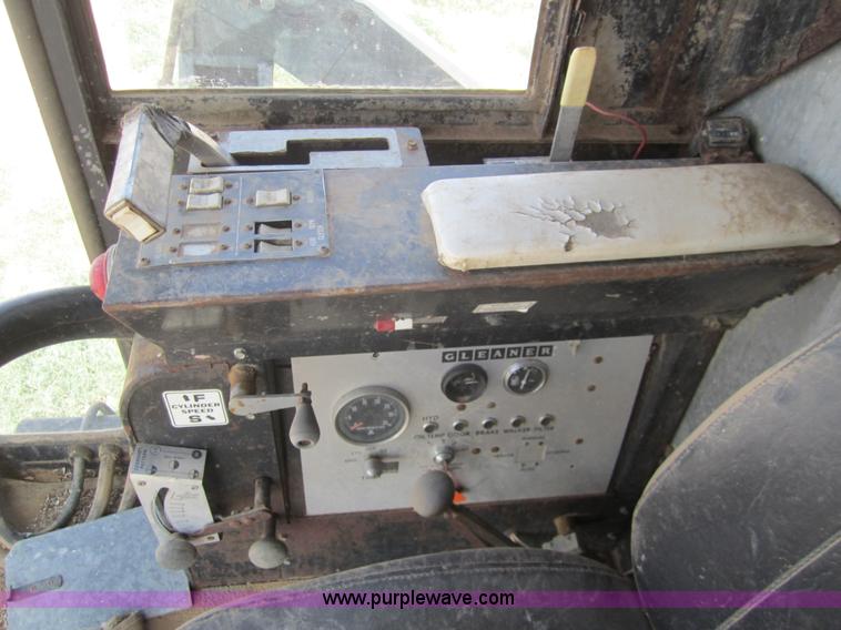 image for item A3817 1976 Gleaner L combine