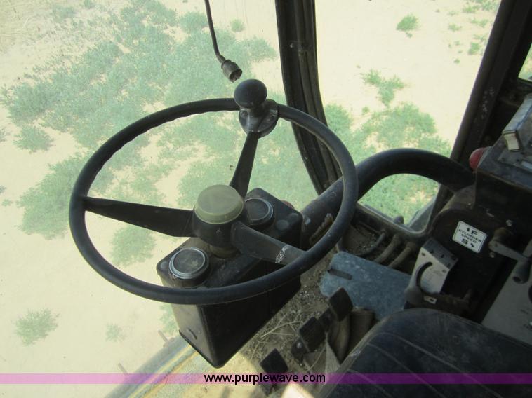 image for item A3817 1976 Gleaner L combine