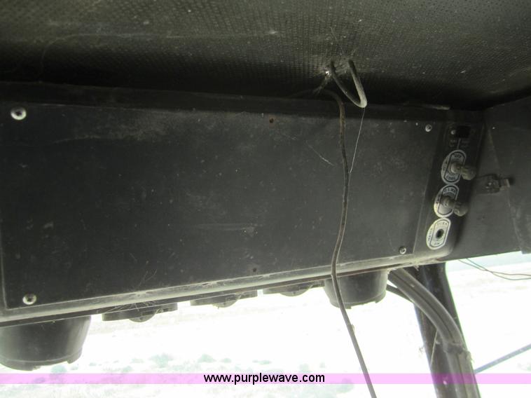 image for item A3817 1976 Gleaner L combine