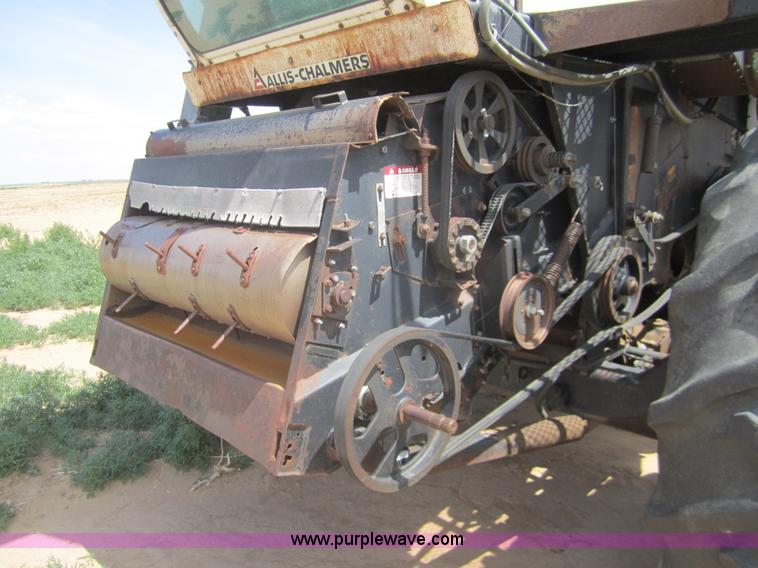 image for item A3817 1976 Gleaner L combine