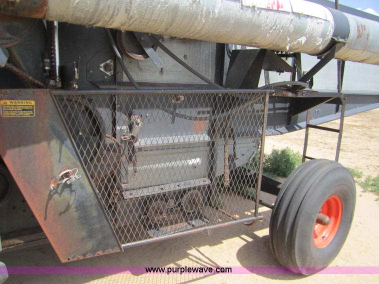 image for item A3817 1976 Gleaner L combine