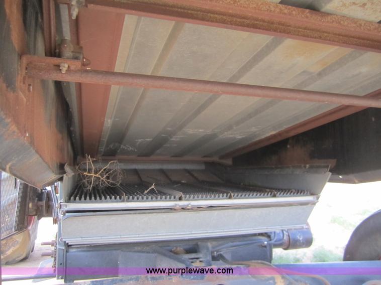 image for item A3817 1976 Gleaner L combine