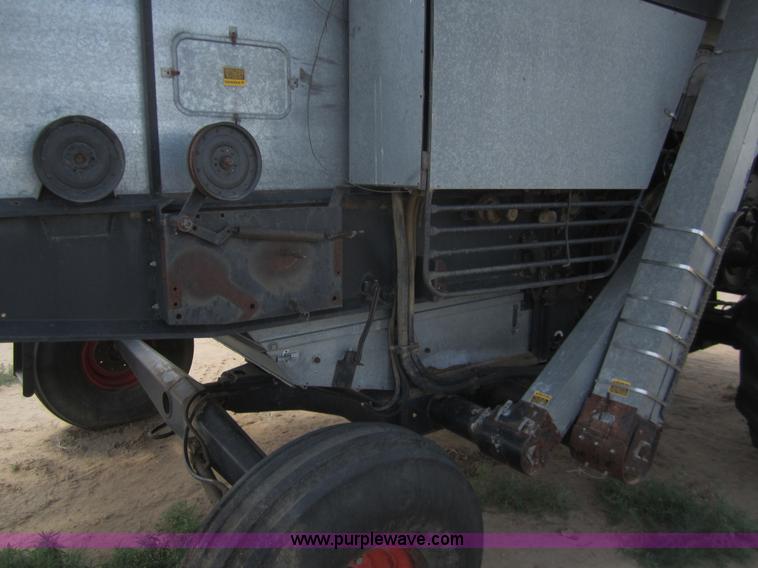 image for item A3817 1976 Gleaner L combine