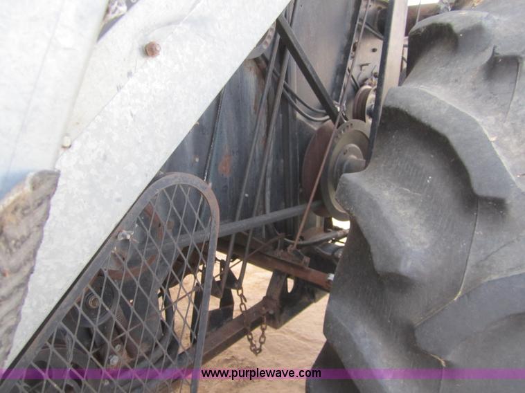 image for item A3817 1976 Gleaner L combine