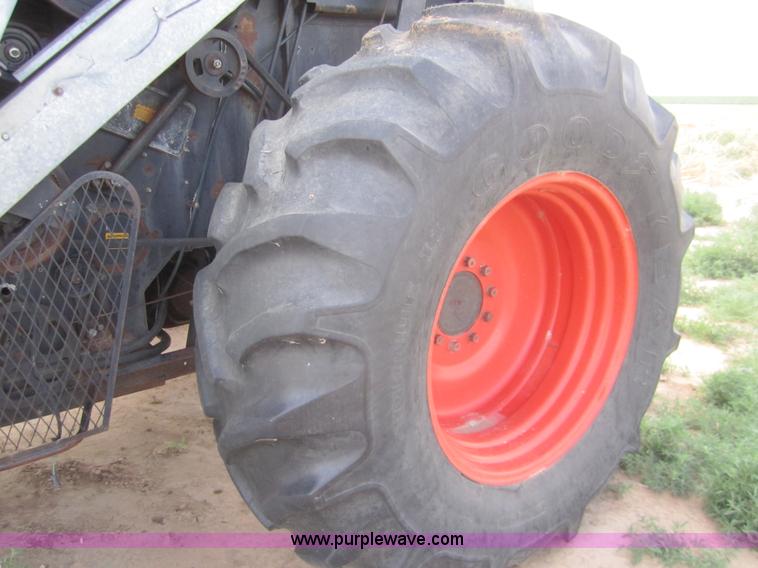 image for item A3817 1976 Gleaner L combine