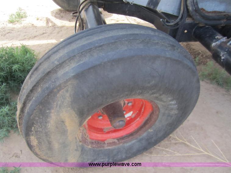 image for item A3817 1976 Gleaner L combine