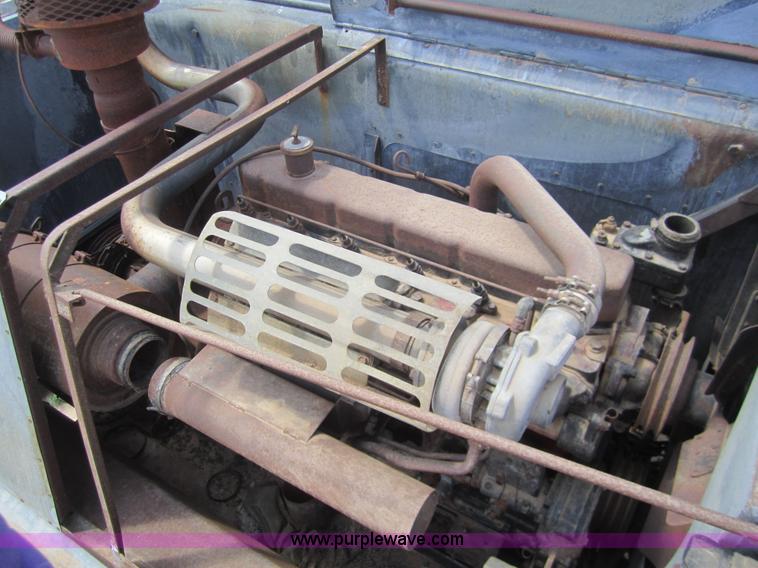 image for item A3817 1976 Gleaner L combine