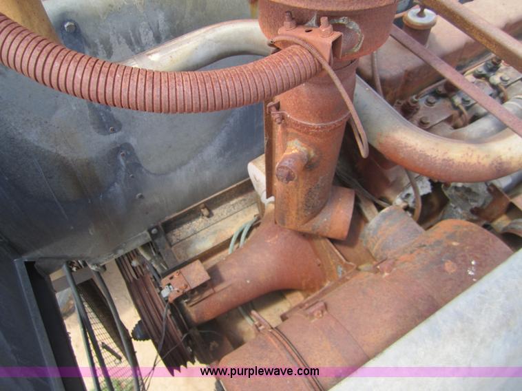 image for item A3817 1976 Gleaner L combine