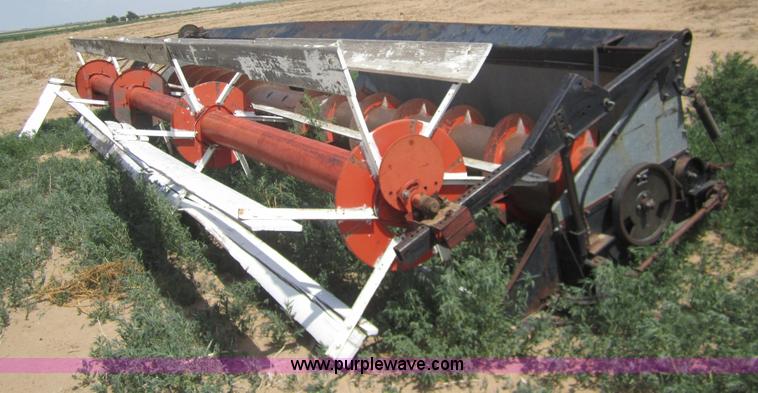 image for item A3817 1976 Gleaner L combine