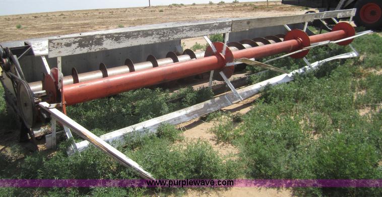 image for item A3817 1976 Gleaner L combine