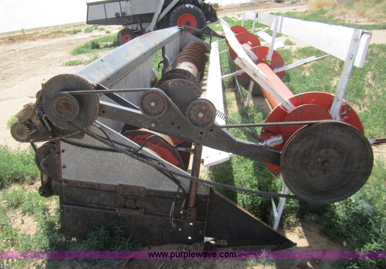 image for item A3817 1976 Gleaner L combine