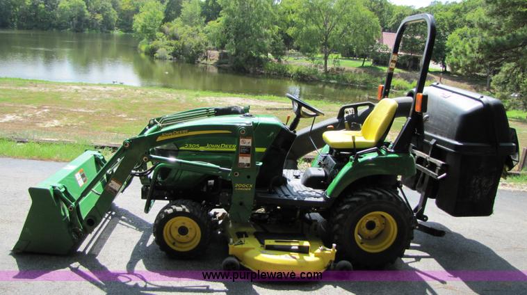 image for item A4674 2007 John Deere 2305 4WD compact tractor